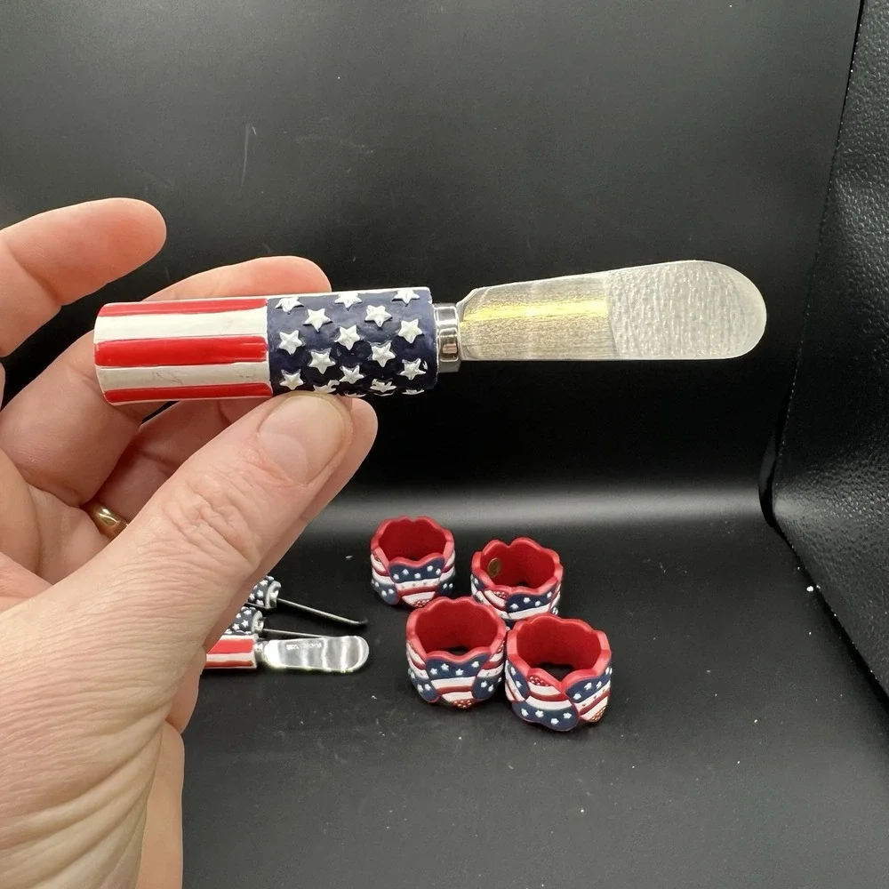 Patriotic Hearts FLAG Plastic Napkin 4 Rings and 4 Knives Spreaders ~‎ Set of 8